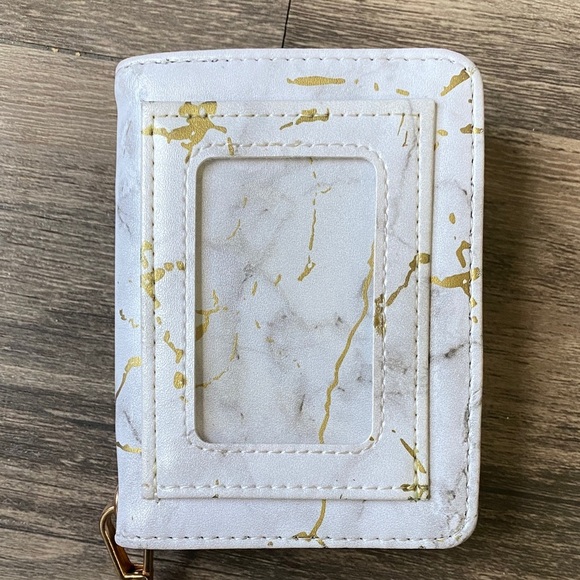 NWT Claire's Girl’s White Card Holder - Picture 2 of 7